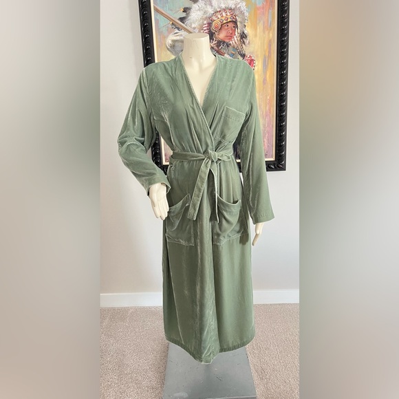 The MM6 MAISON MARGIELA Velvet Long House Coat - Picture 5 of 15